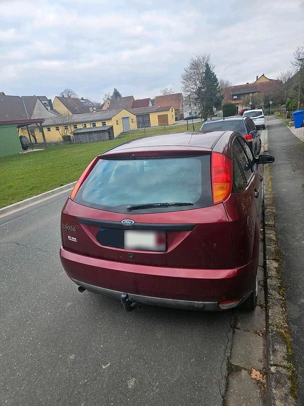 Second-hand Ford Focus 115 CP (84 kW) 1999 Roșu Hatchback