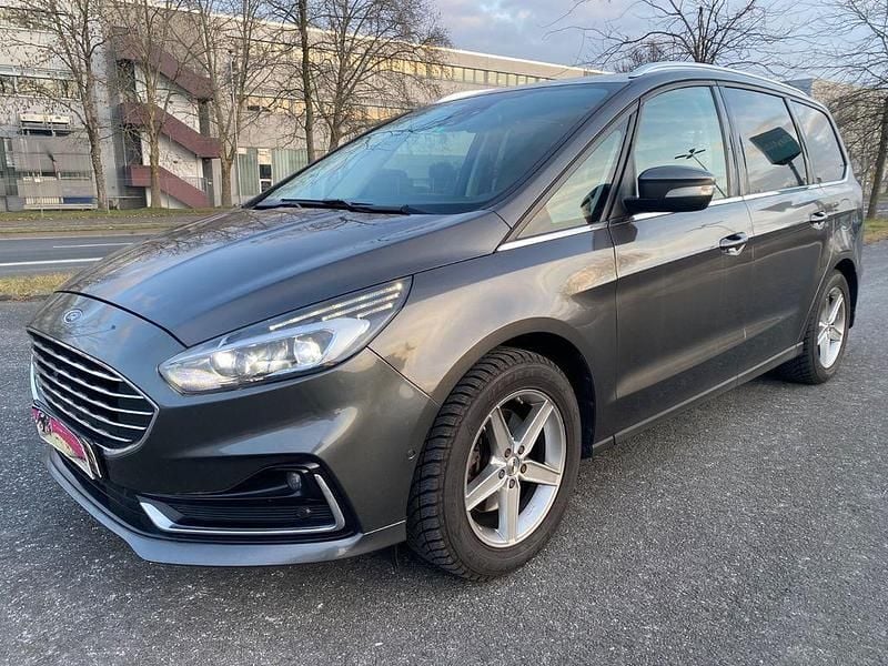 Grau Gebraucht 2022 Ford Galaxy Titanium Van / Kleinbus | 16.450 € (Guter Preis) - Bild 1/4