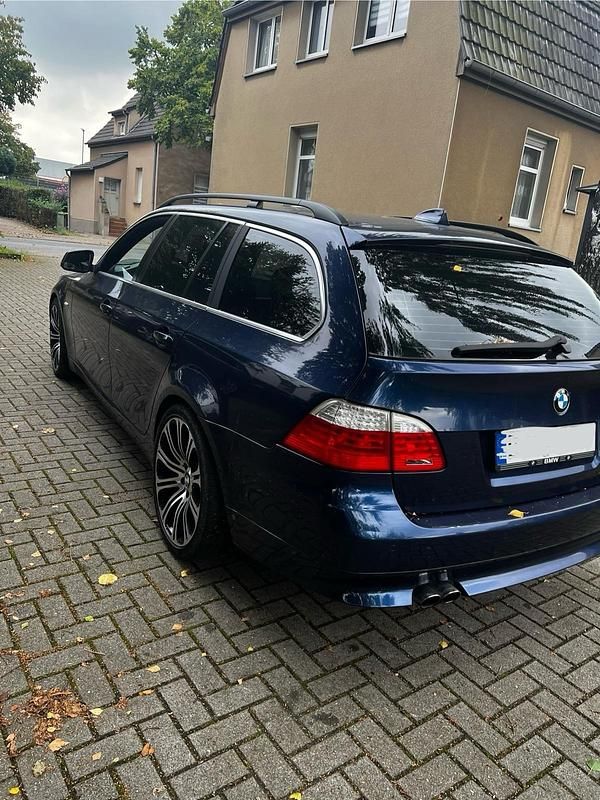 Blau Gebraucht 2010 BMW 530 Kombi | 9.000 € (Superpreis) - Bild 1/4