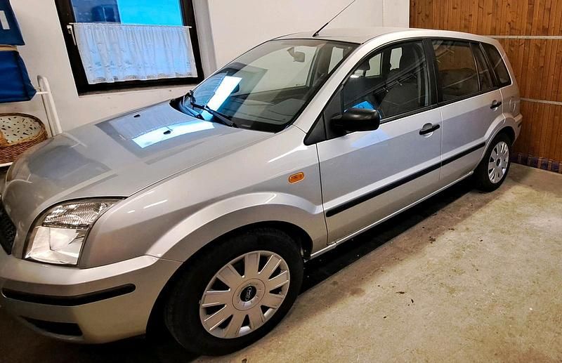 Brugt Ford Fusion 100 HK (73 kW) 2005 Grå Hatchback
