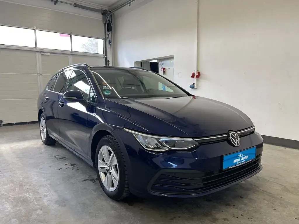 Gebraucht VW Golf VIII Life 116 PS (85 kW) 2023 Atlantik blue metallic Kombi