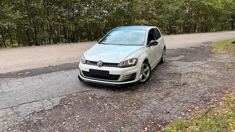 Weiß Gebraucht 2014 VW Golf GTI Coupé | 16.990 € (Etwas zu teuer) - Bild 1/4
