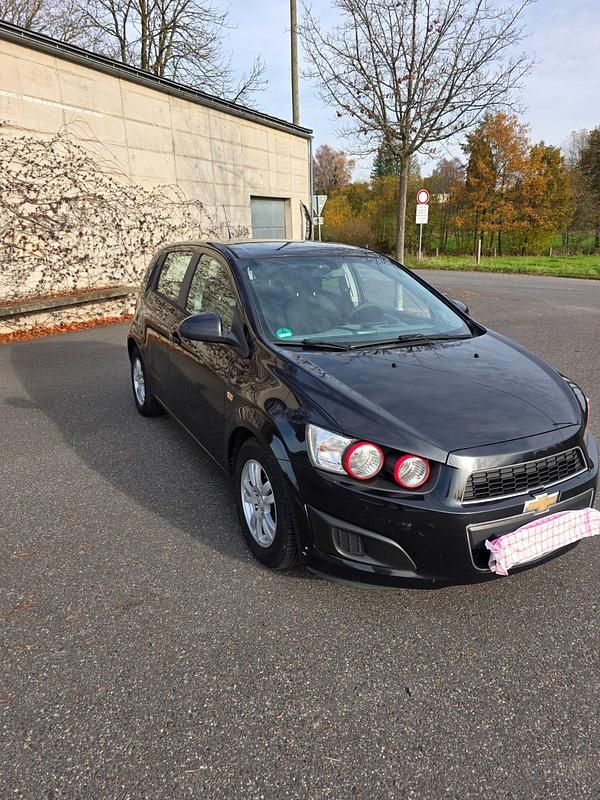 Gebraucht Chevrolet Aveo 101 PS (74 kW) 2011 Schwarz Kleinwagen