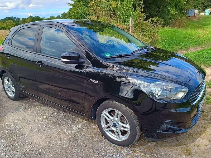 Gebraucht Ford Ka Cool & Sound Edition 86 PS (63 kW) 2017 Schwarz Limousine