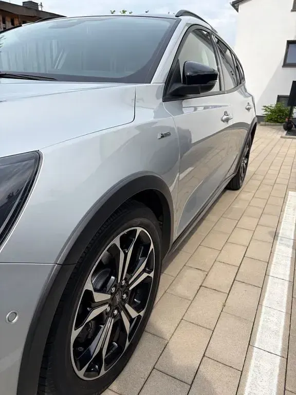 Używany Ford Focus Active 125 KM (91 kW) 2019 Srebrny Kombi