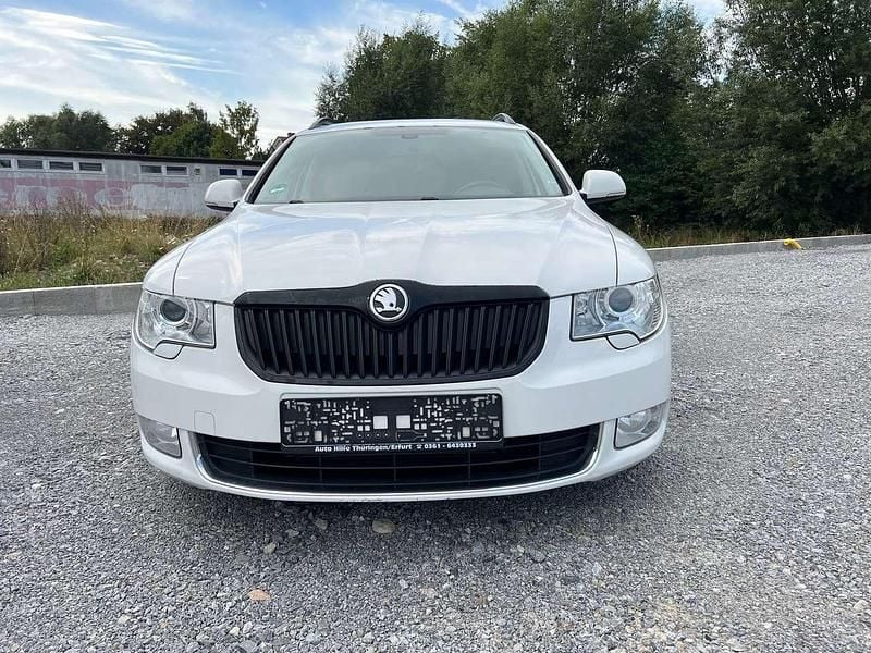 Gebraucht Skoda Superb 160 PS (117 kW) 2011 Weiß Kombi