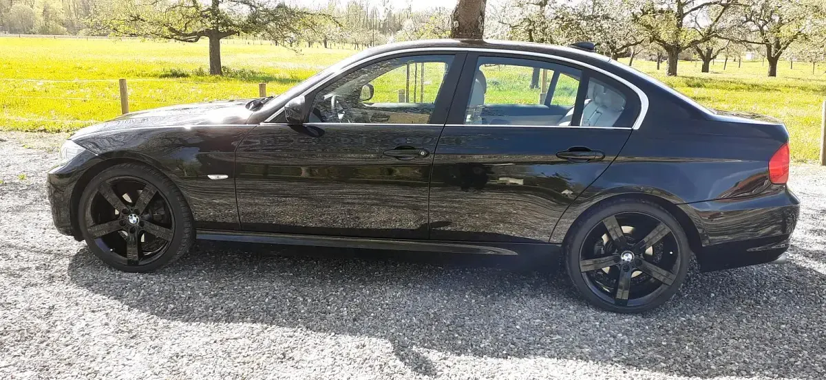 Gebraucht BMW 325 218 PS (160 kW) 2011 Schwarz Limousine