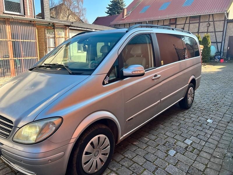 Gebraucht Mercedes Viano 150 PS (110 kW) 2009 Silber Van / Kleinbus