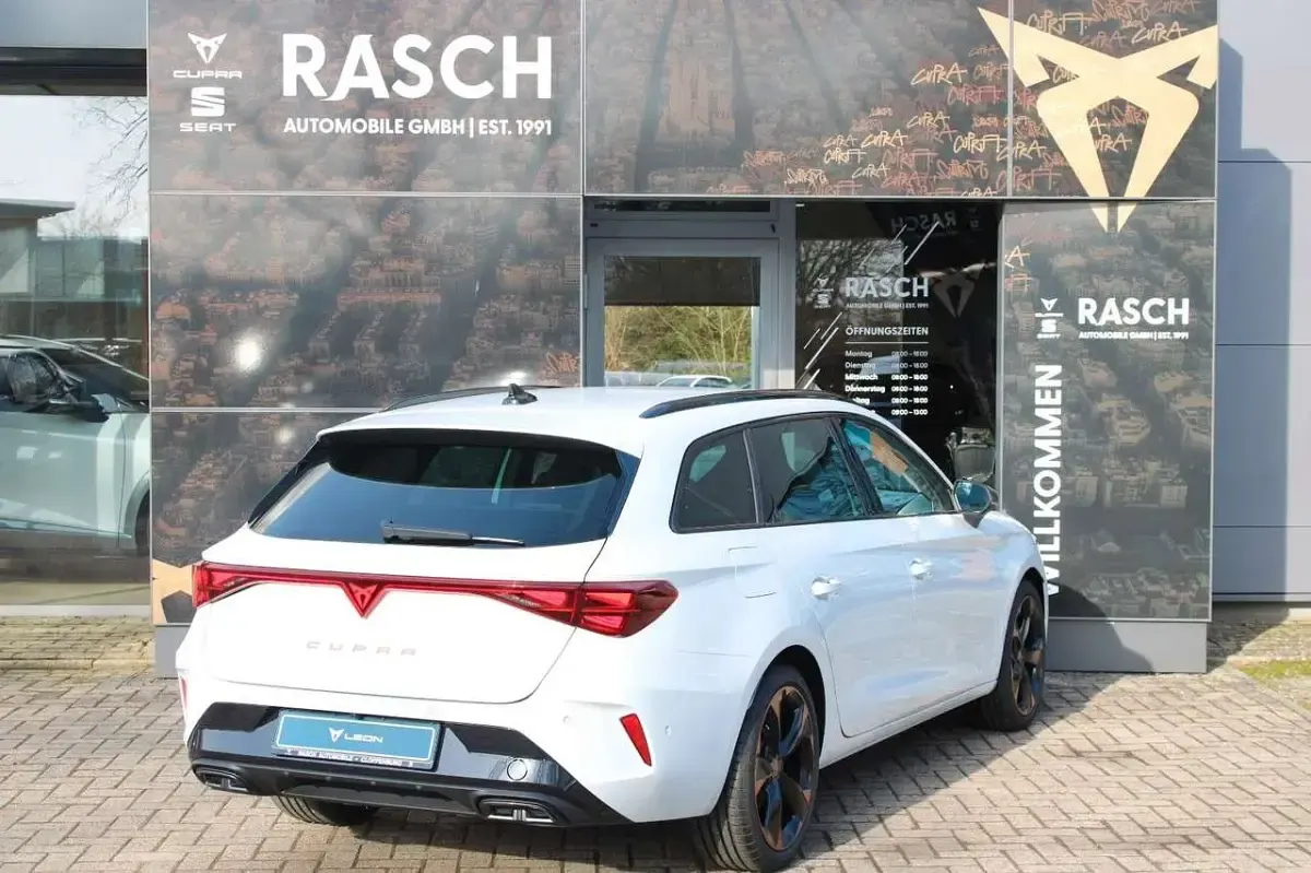 Neu Cupra Leon 150 PS (110 kW) 2026 Weiß Limousine