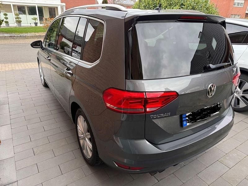 Gebraucht VW Touran Highline 150 PS (110 kW) 2017 Grau Van / Kleinbus