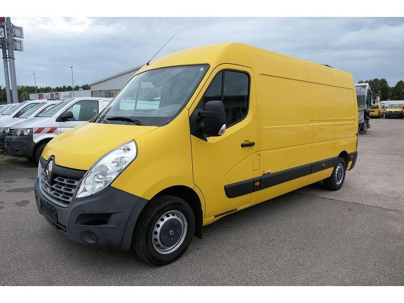 Second-hand Renault Master 131 CP (96 kW) 2017 Galben Van