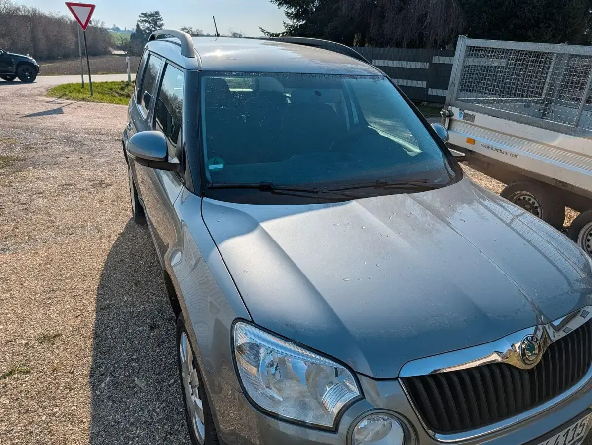 Gebraucht Skoda Yeti Easy 105 PS (77 kW) 2013 Silber SUV