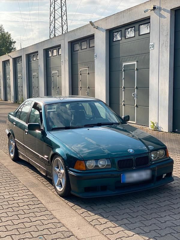 Grün Gebraucht 1996 BMW 328 Performance Limousine | 5.200 € - Bild 1/4