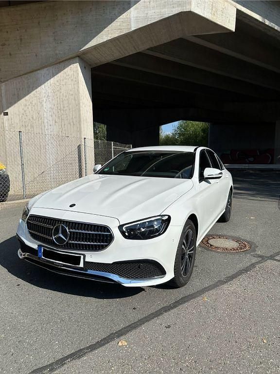 Weiß Gebraucht 2021 Mercedes E200 Limousine | 27.499 € (Guter Preis) - Bild 1/4