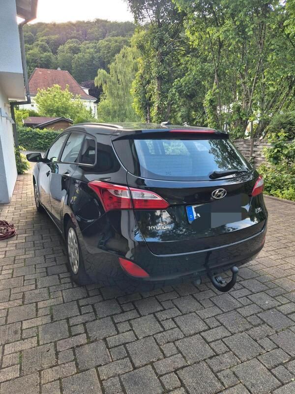Schwarz Gebraucht 2013 Hyundai i30 Kombi | 6.500 € (Superpreis) - Bild 1/4