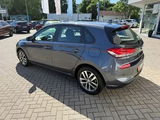 Gebraucht Hyundai i30 Trend 140 PS (102 kW) 2020 Grau Limousine