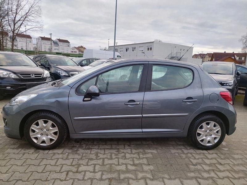 Gebraucht Peugeot 207 Tendance 95 PS (69 kW) 2011 Grau Limousine