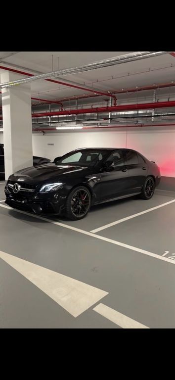 Schwarz Gebraucht 2018 Mercedes E63S AMG AMG Limousine | 64.500 € (Fairer Preis) - Bild 1/4