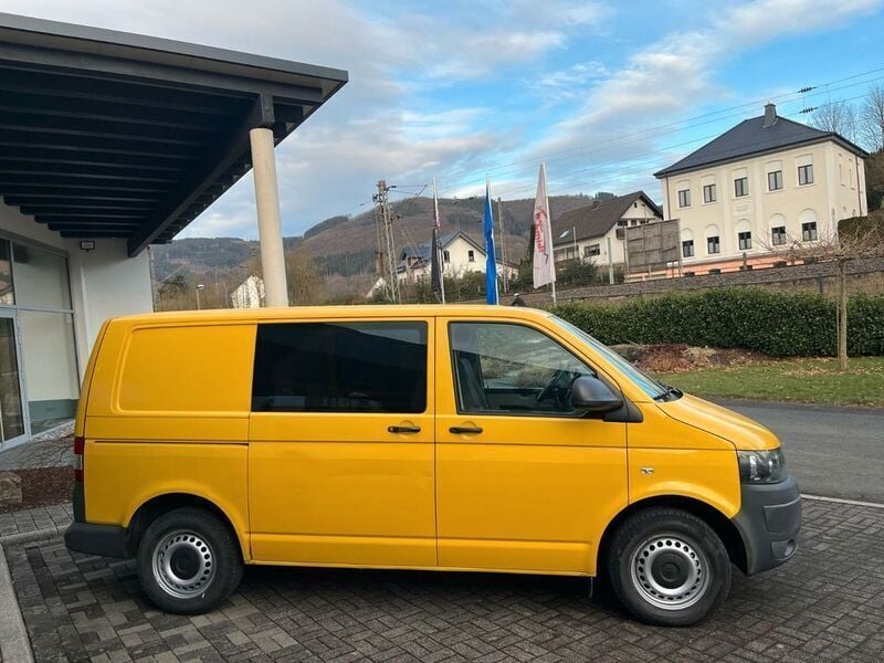 Second-hand VW T5 84 CP (61 kW) 2011 Galben Van