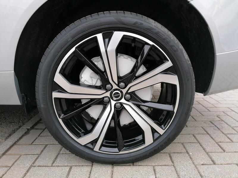 Gebraucht Volvo XC60 Plus 398 PS (292 kW) 2023 Silver dawn SUV