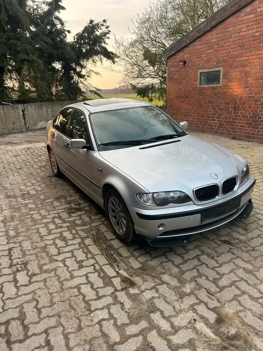 Gebraucht BMW 318 147 PS (108 kW) 2004 Silber Limousine