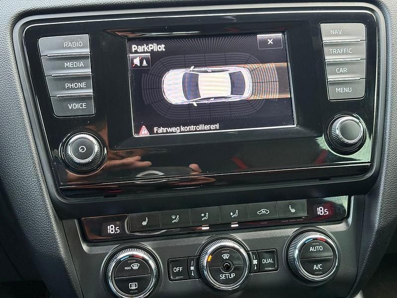 Gebraucht Skoda Octavia RS 220 PS (161 kW) 2015 Weiß Kleinwagen