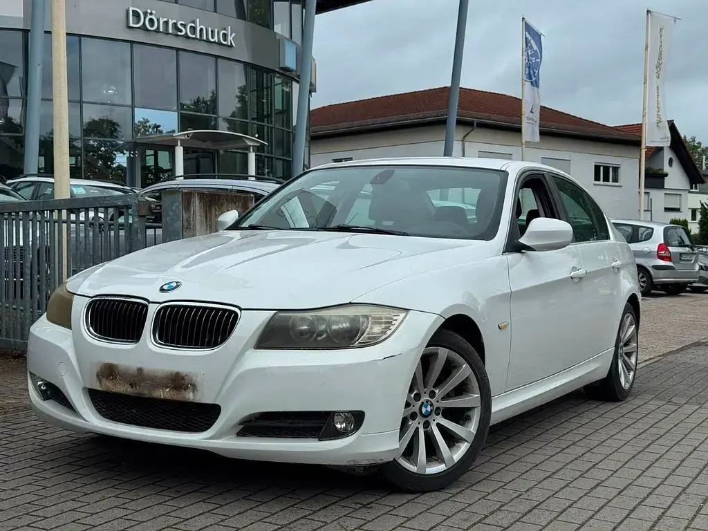 Gebraucht BMW 325 204 PS (150 kW) 2011 Weiß Limousine