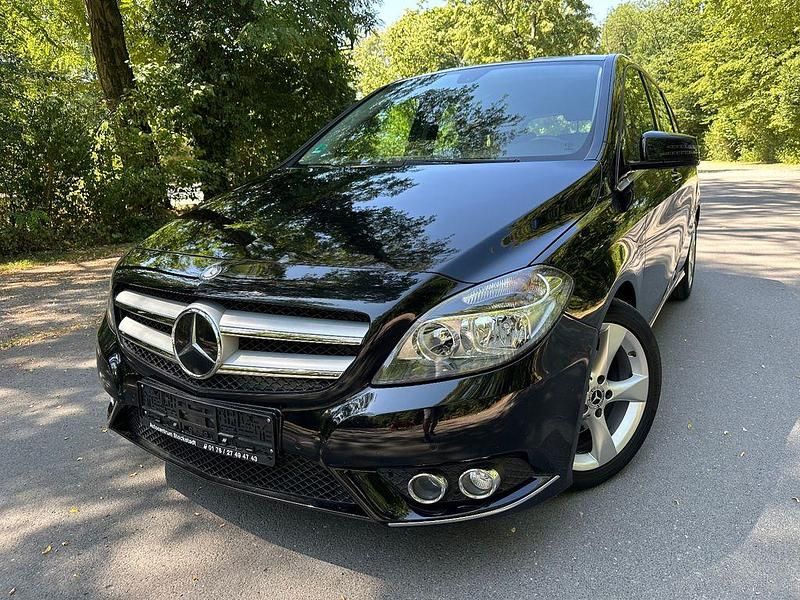 Schwarz Gebraucht 2013 Mercedes B200 Sport Van / Kleinbus | 14.190 € (Fairer Preis) - Bild 1/4