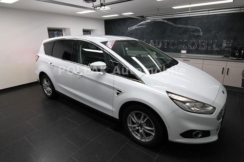 Gebraucht Ford S-MAX Titanium 211 PS (155 kW) 2017 Weiß Van / Kleinbus