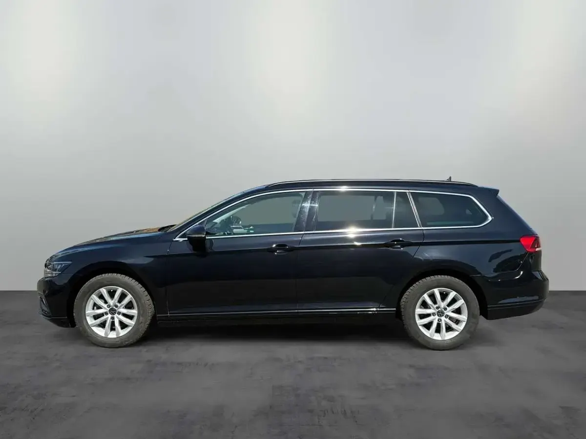 Gebraucht VW Passat Business 150 PS (110 kW) 2022 Deep black perleffekt Kombi
