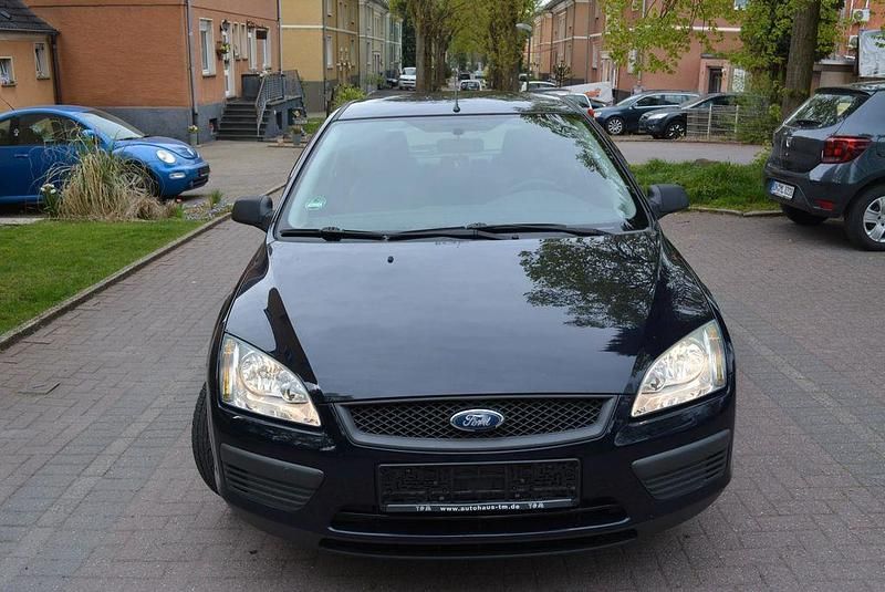 Gebraucht Ford Focus Trend 80 PS (58 kW) 2006 Blau Limousine