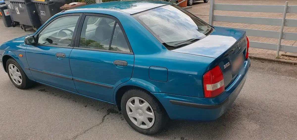 Gebraucht Mazda 323 88 PS (64 kW) 1998 Blau Limousine
