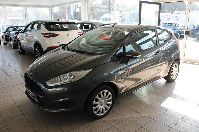 Gebraucht Ford Fiesta Trend 60 PS (44 kW) 2016 Grau Kleinwagen