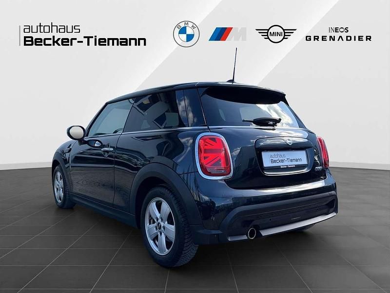 Używany Mini Cooper Essential 136 KM (100 kW) 2023 Czarny Hatchback