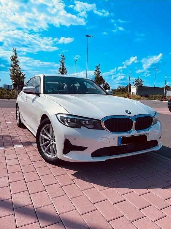 Gebraucht BMW 320 190 PS (139 kW) 2019 Weiß Limousine