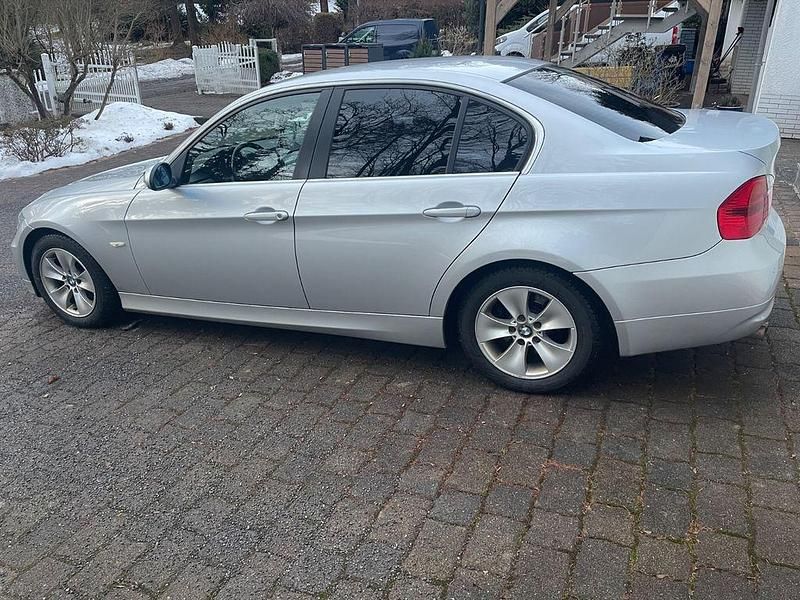 Gebraucht BMW 325 220 PS (161 kW) 2005 Silber Limousine