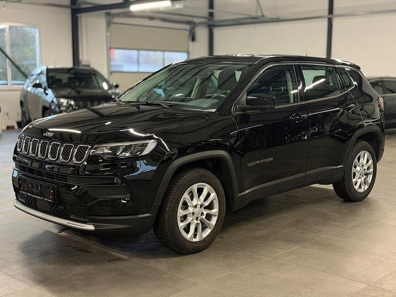 Gebraucht Jeep Compass Altitude 131 PS (96 kW) 2024 Black clear coat SUV