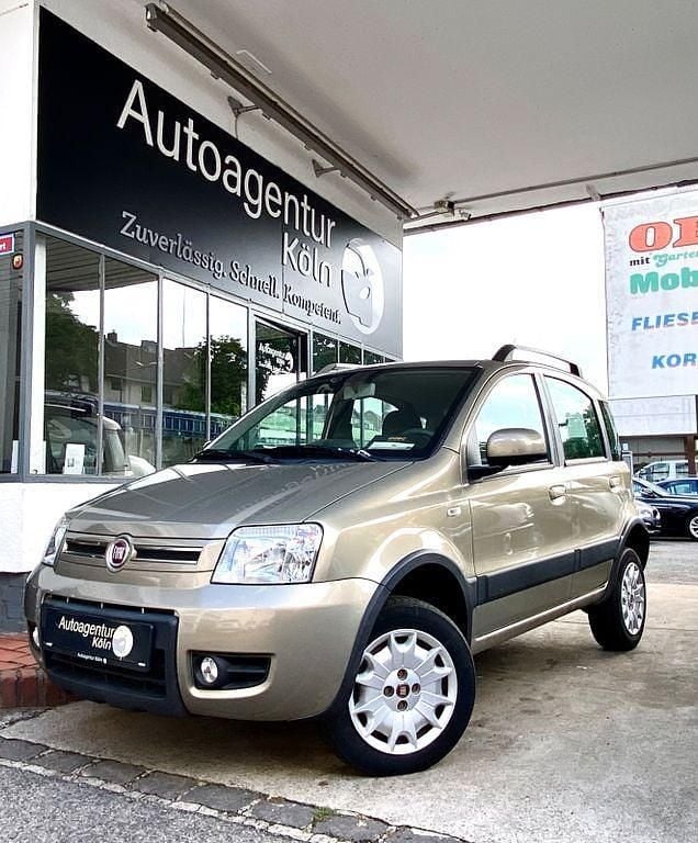 Beige Gebraucht 2011 Fiat Panda 4x4 Climbing Kleinwagen | 5.490 € (Fairer Preis) - Bild 1/4