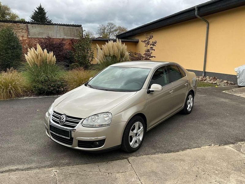Beige Gebraucht 2009 VW Jetta Highline Limousine | 3.000 € (Guter Preis) - Bild 1/4
