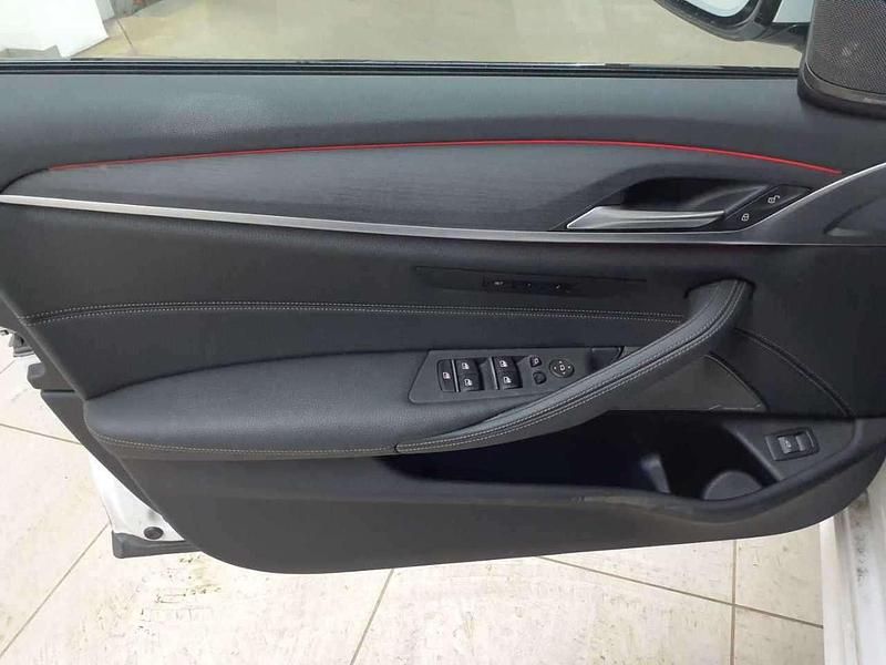 Gebraucht BMW 540 Sport Line 333 PS (244 kW) 2023 Alpinweiß Kombi