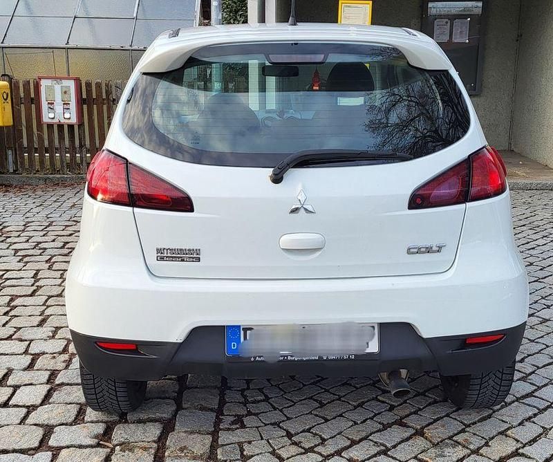 Gebraucht Mitsubishi Colt Inform 95 PS (69 kW) 2010 Weiß Kleinwagen