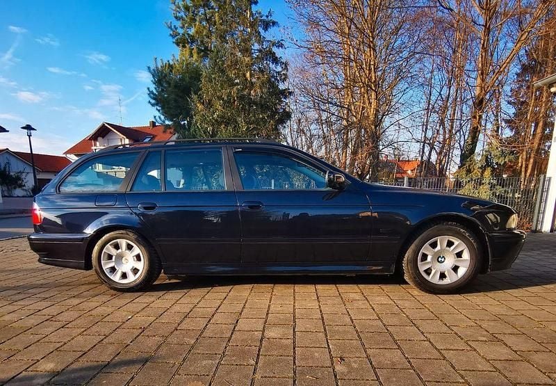 Gebraucht BMW 525 Exclusive 192 PS (141 kW) 2001 Blau Kombi