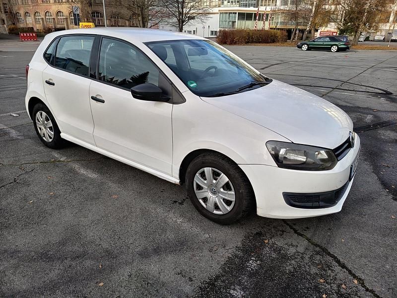 Weiß Gebraucht 2010 VW Polo Limousine | 4.900 € (Fairer Preis) - Bild 1/4