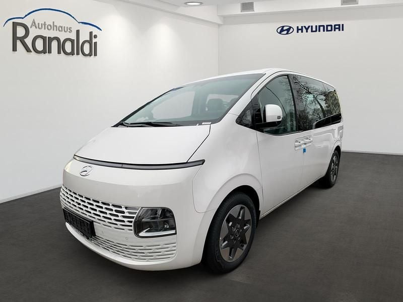 Weiss Gebraucht 2024 Hyundai Staria Trend Van | 38.990 € (Superpreis) - Bild 1/4