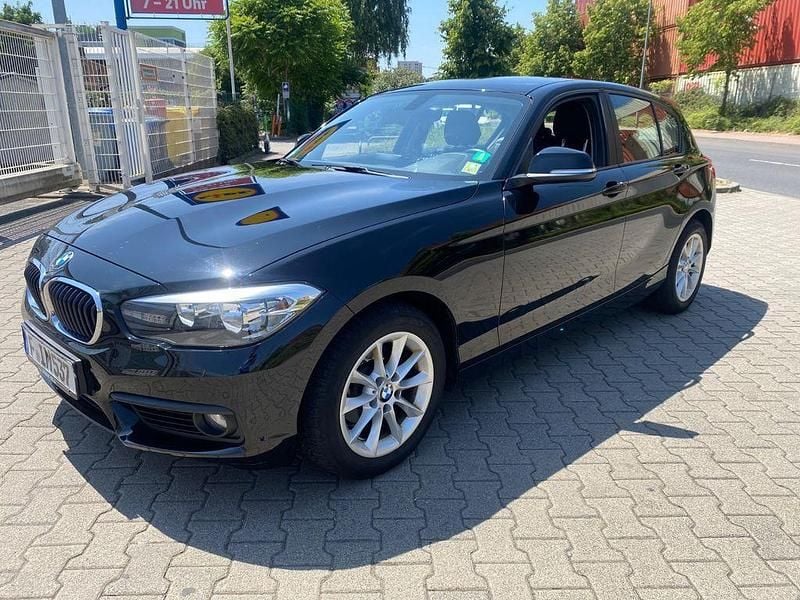 Schwarz Gebraucht 2018 BMW 118 Kleinwagen | 12.700 € (Superpreis) - Bild 1/4