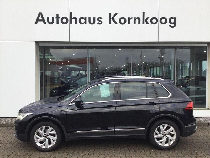 Deep black (metallic) Gebraucht 2022 VW Tiguan Elegance SUV | 29.990 € (Fairer Preis) - Bild 1/4