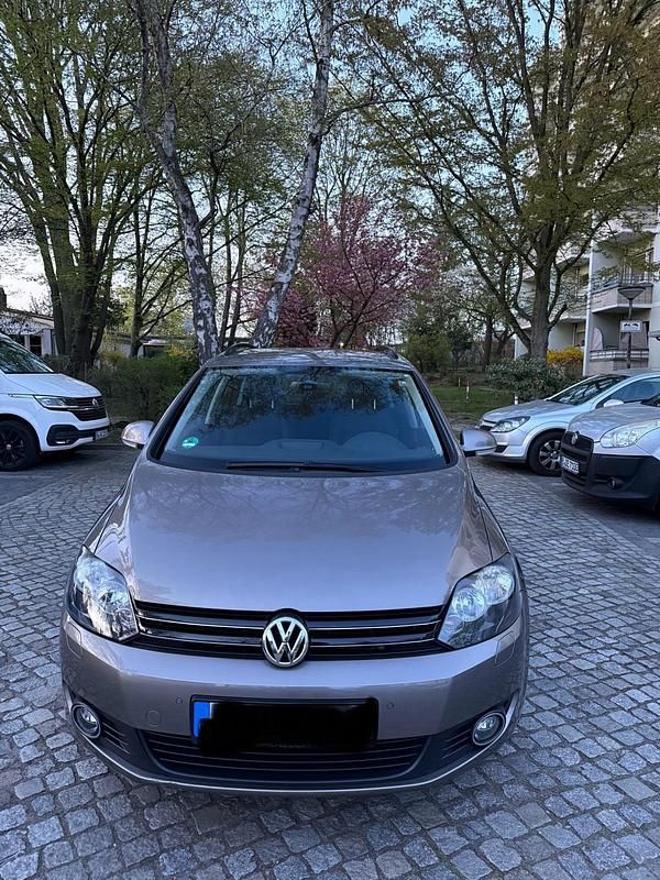 Braun Gebraucht 2011 VW Golf Plus Cross Van / Kleinbus | 6.700 € (Fairer Preis) - Bild 1/4