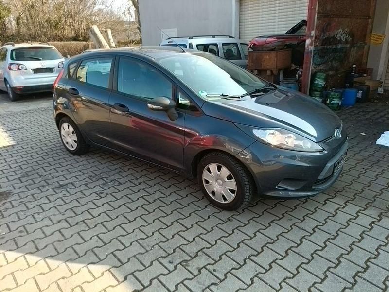 Gebraucht Ford Fiesta Ambiente 60 PS (44 kW) 2009 Grau Kleinwagen
