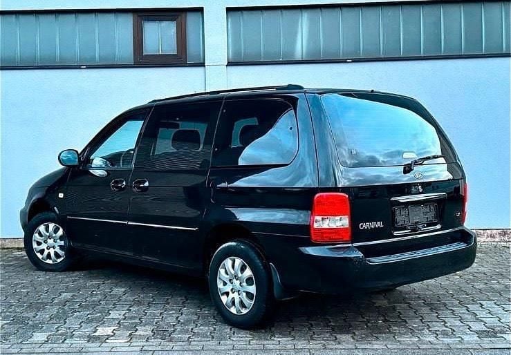 Schwarz Gebraucht 2005 Kia Carnival Van / Kleinbus | 3.500 € - Bild 1/4