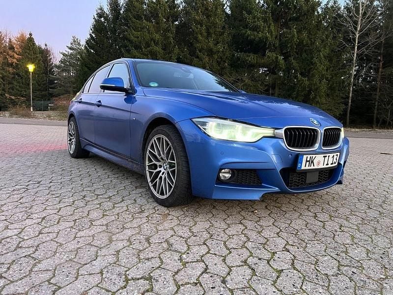 Blau Gebraucht 2015 BMW 330 M Sport Limousine | 18.500 € (Fairer Preis) - Bild 1/4